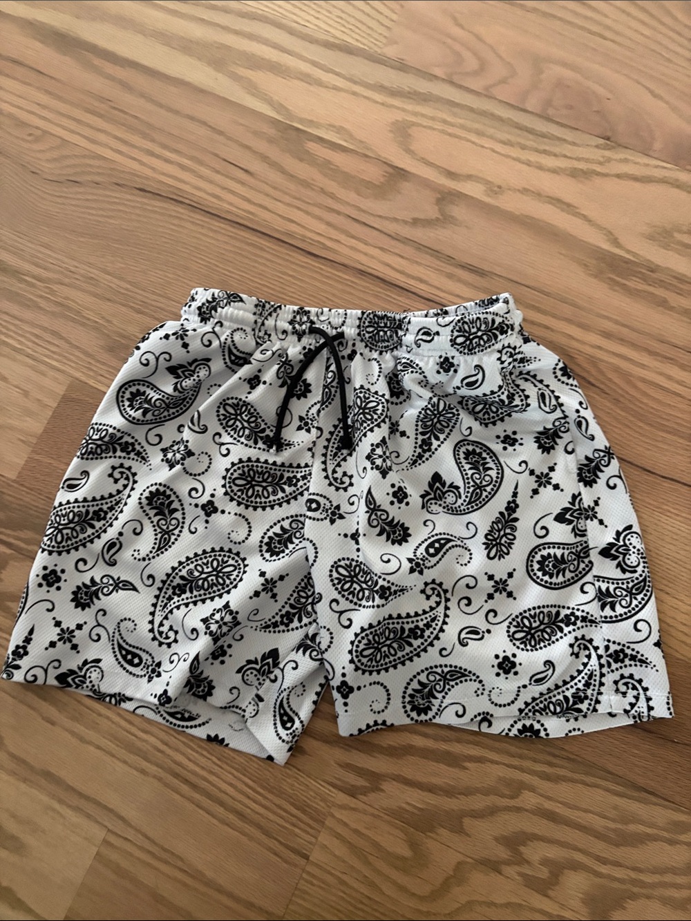 Drip Shop Youth White Paisley Print Shorts